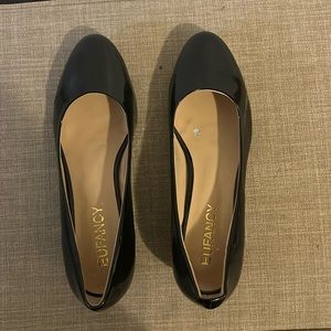 Black kitten heel patent pump